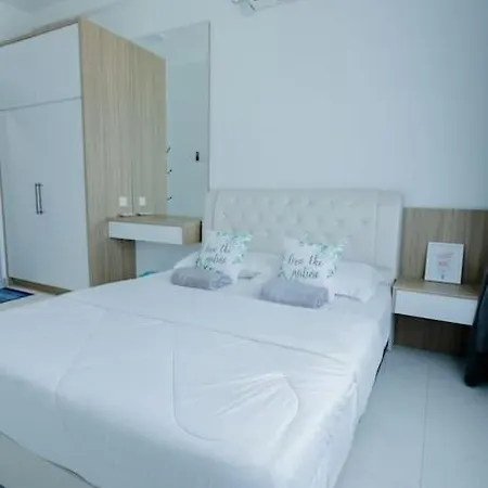 New Drawbridge Condo With Seaview And Pool Kuala Terengganu Luaran gambar